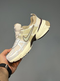 نایک وی تو کی موکاNike v2k run کد103