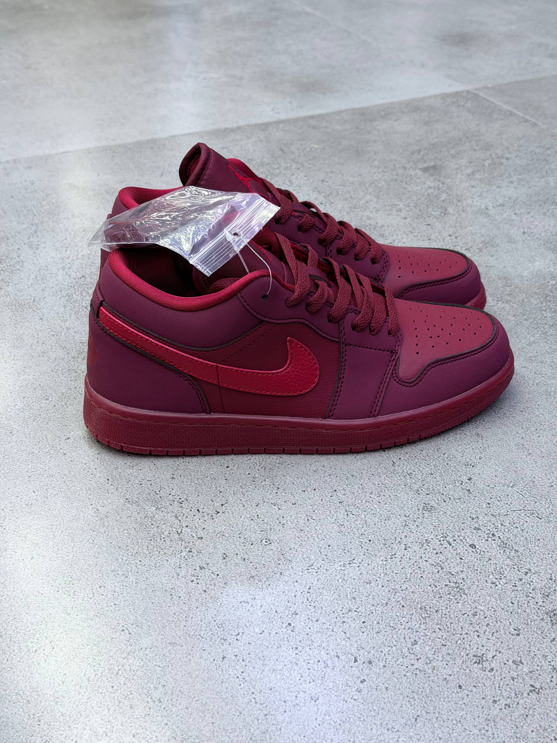جردن 1 مید قرمز  Air Jordan 1 Mid –Red / All Red